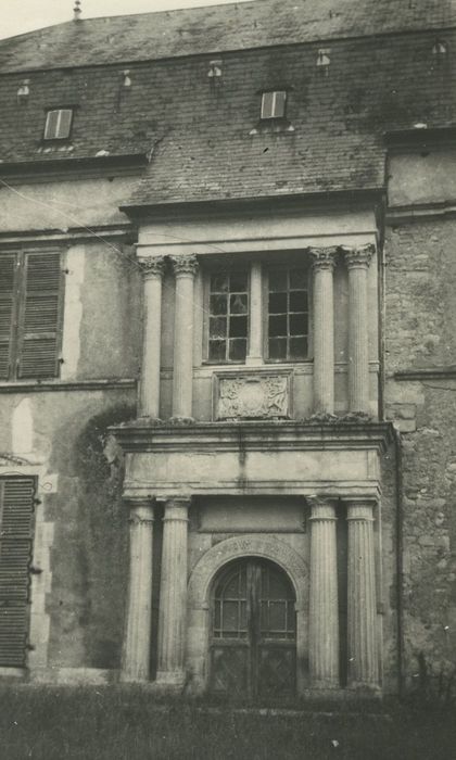 Chateau de Sauvages : Façade sud-est, vue partielle