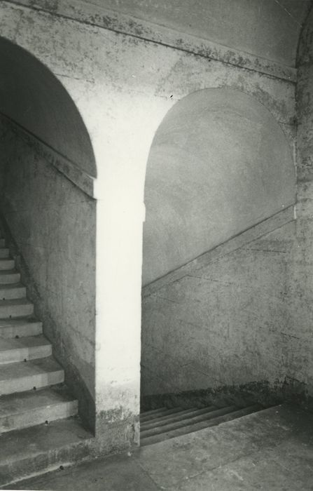 Chateau de Sauvages : Escalier d’honneur, vue partielle