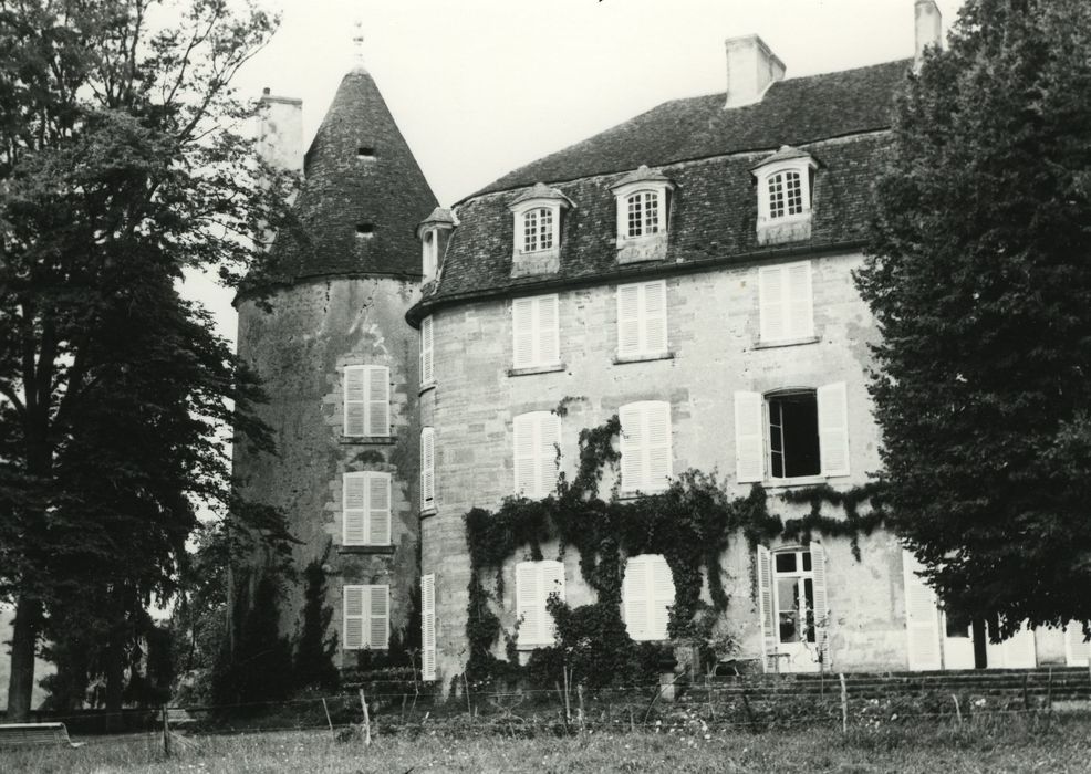 Château de Dumphlun : Aile du 18e siècle, façade sud-est, vue partielle