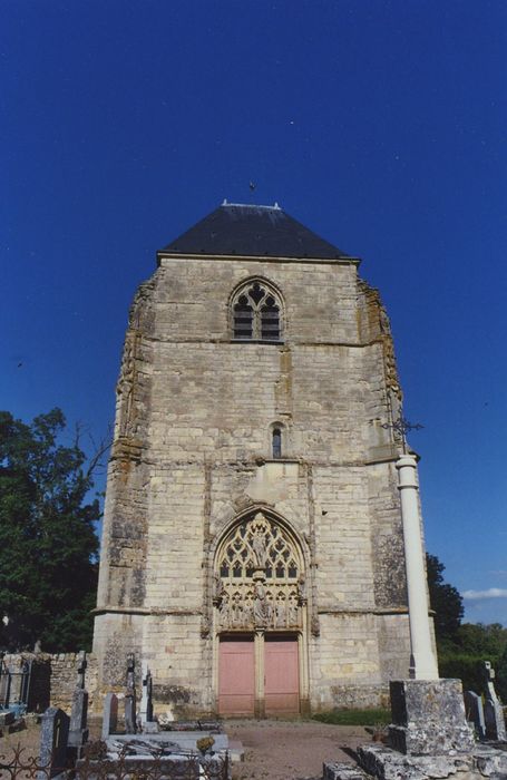 Eglise Saint-Hilaire : Façade occidentale, vue générale