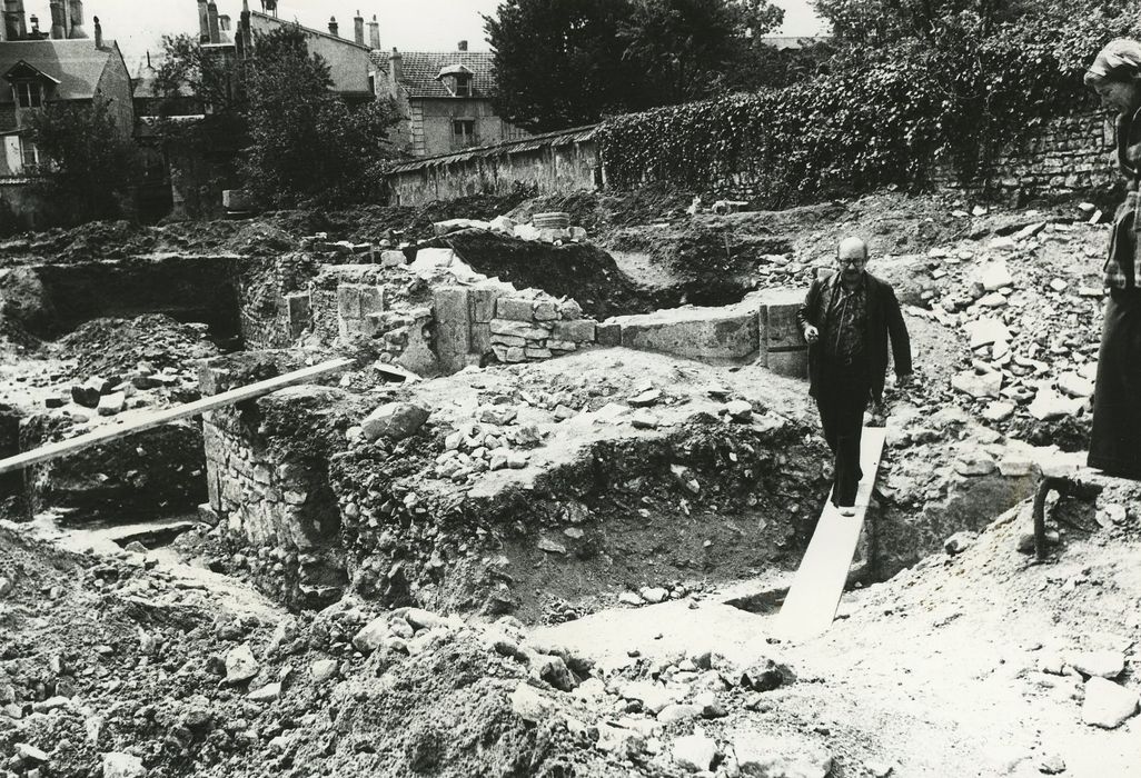 Eglise Saint-Laurent : Vue partielle des ruines de l’abside