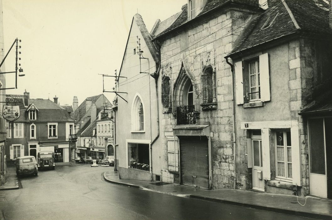 Eglise Saint-Pierre (ancienne) : Façade latérale sud, vue partielle