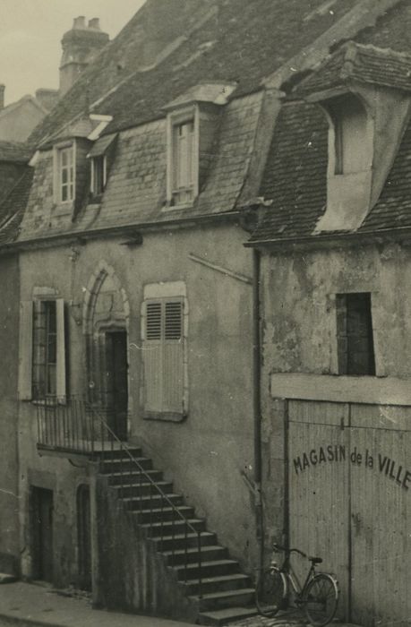 Hôpital (ancien) : Façade sur rue, vue générale