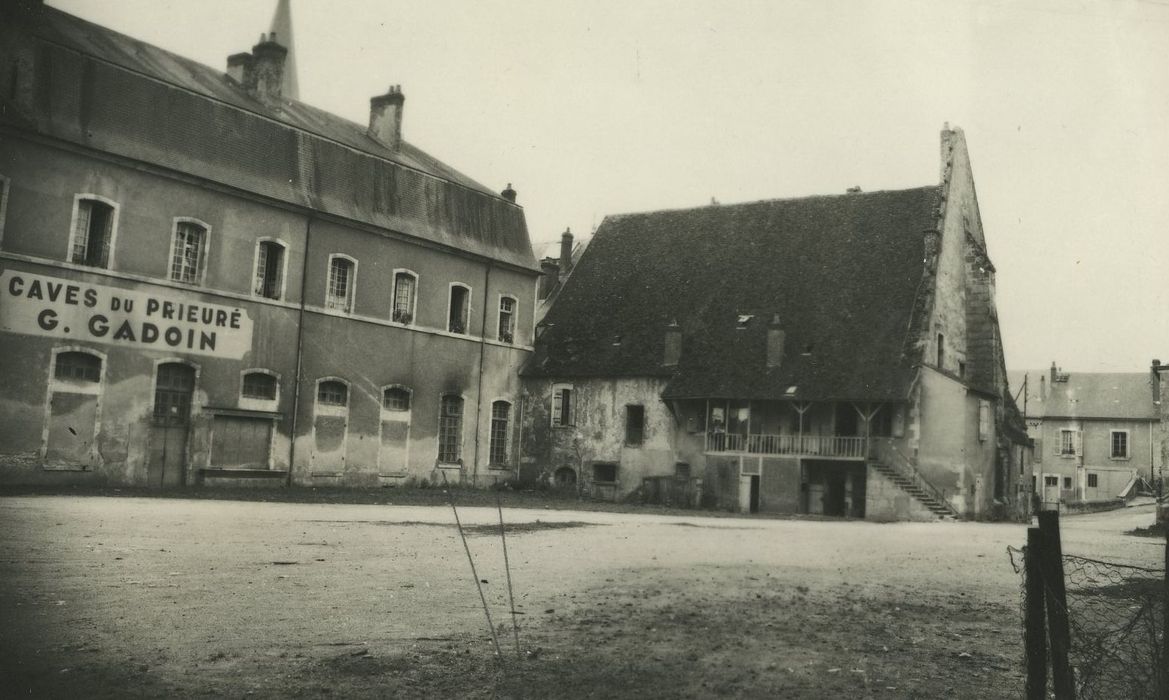 Immeuble (ancien réfectoire des moines) : Façade nord, vue partielle