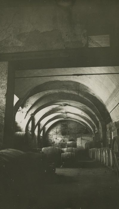 Immeuble (ancien réfectoire des moines) : Aile nord du cloître, vue générale