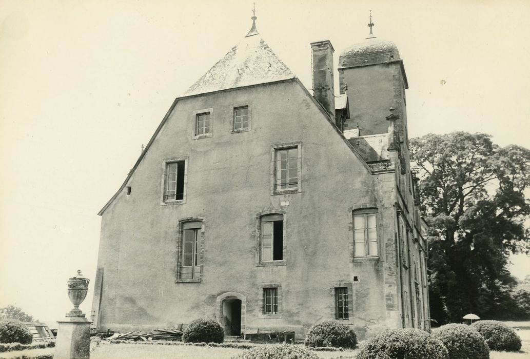 Château : Façade nord-est, vue générale