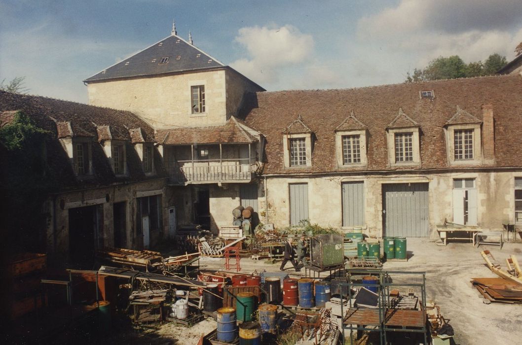 Anciennes Papeteries de Villette : Cour intérieure, ailes nord et ouest, façades sud et est, vue partielle