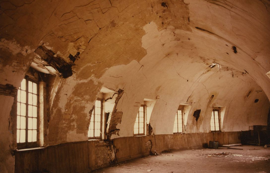 Anciennes Papeteries de Villette : Vue générale de la voûte d’un des bâtiments en hémicycle