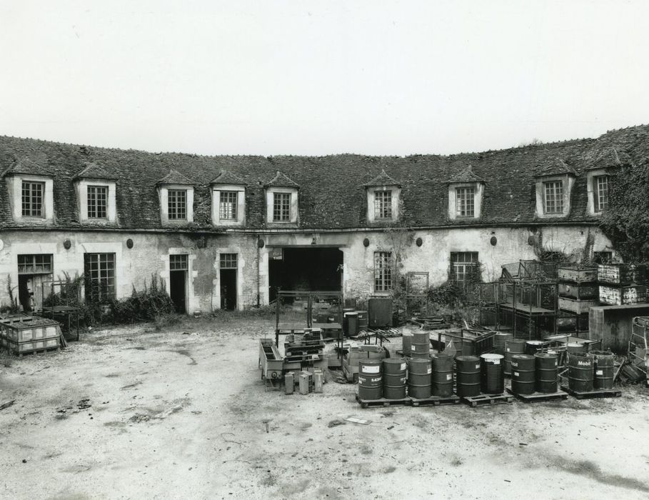 Anciennes Papeteries de Villette : Cour intérieure, bâtiment formant l’hémicycle, ensemble nord-ouest, vue générale