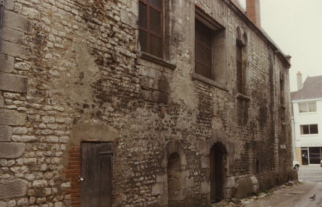 Palais épiscopal (ancien) : Façade latérale est, vue partielle