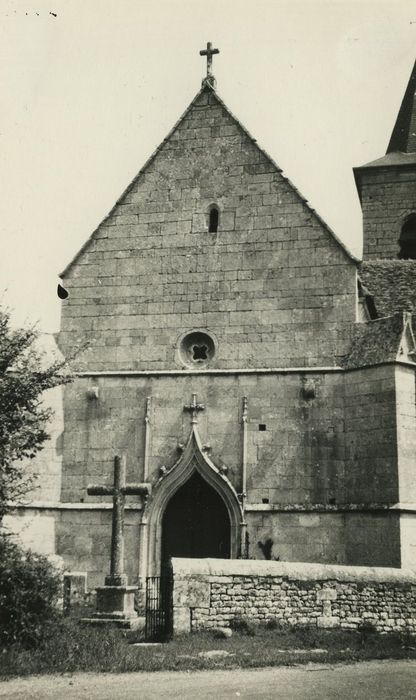 Eglise paroissiale : Façade occidentale, vue générale