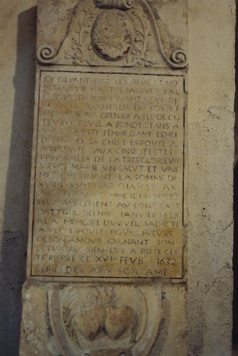 plaque funéraire de Jacques Salonnier, sieur de Lagarde, conseiller du roi et receveur du grenier à sel de Decize