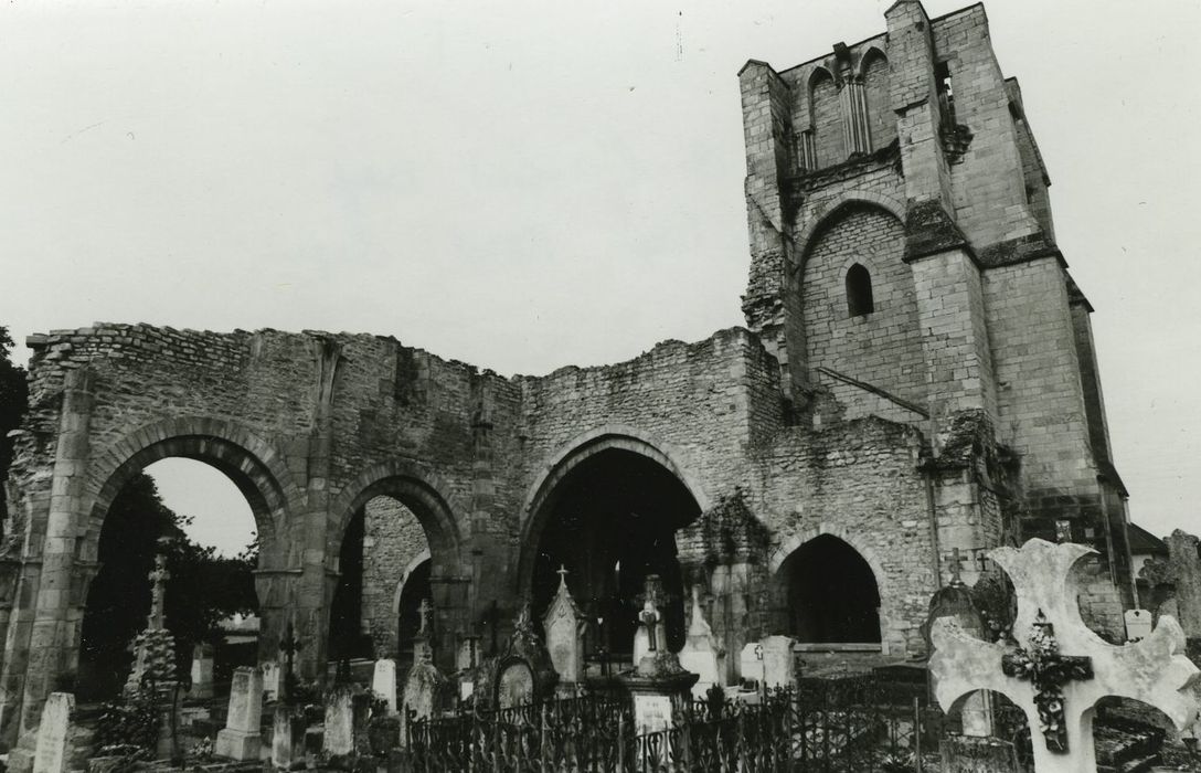 Eglise Notre-Dame du Pré (ruines) : Ensemble est, vue générale