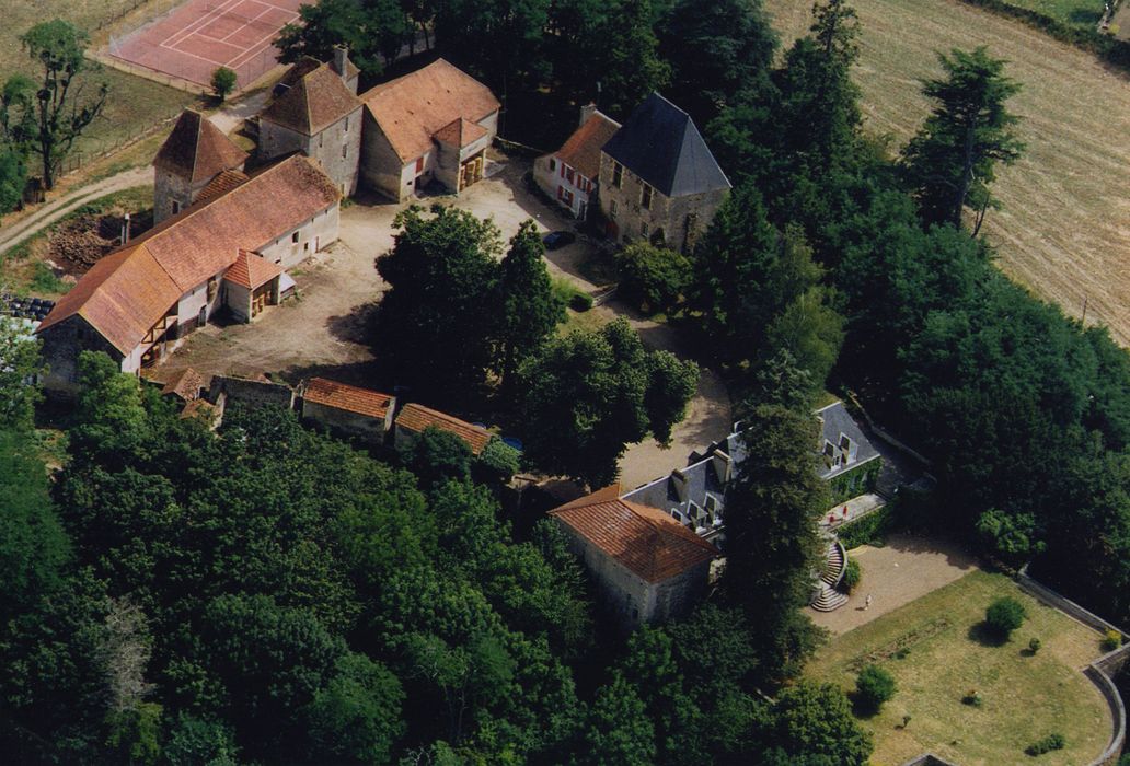 Château : Vue aérienne de l’ensemble des bâtiments