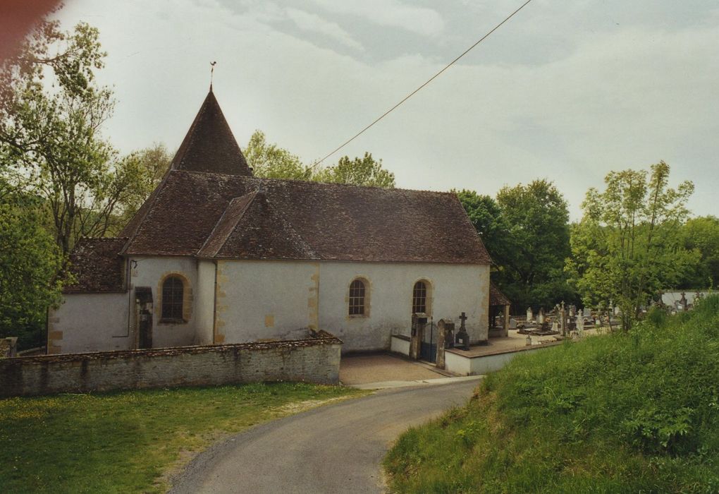 Eglise Saint-Vincent, ancienne chapelle seigneuriale du château de la Prye : Façade latérale nord, vue générale