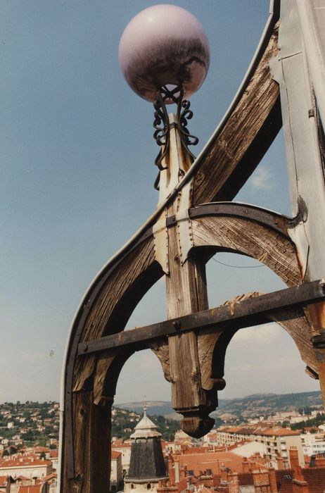 Immeuble de la Verveine du Velay : détail d’un arc boutant du dôme sud-ouest