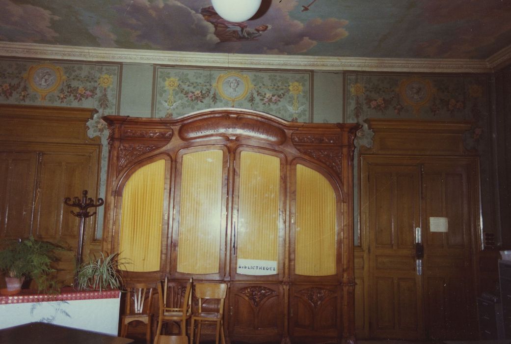 Immeuble La Dentelle au Foyer : Salle des délibérations, lambris de revêtement, vue partielle