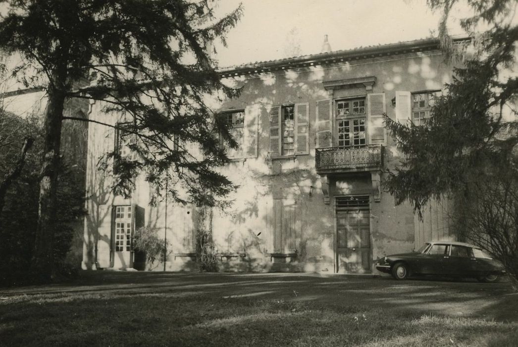 Maison : Façade sud, vue générale