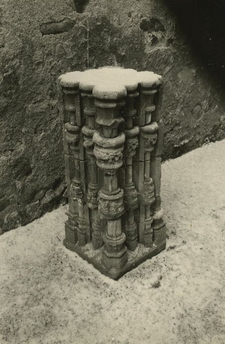 sculpture (élément architectural) :  Détail d’un vestige du cloître des Cordeliers