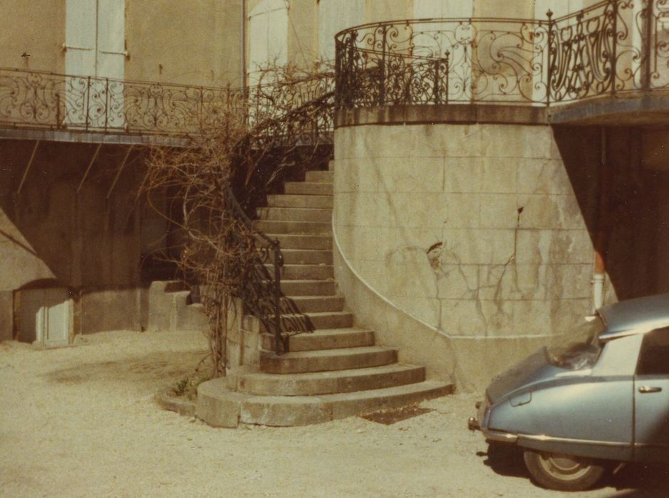 Hôtel de Miramon (ancien Logis de la Pomme et du Dauphin) : Garde-corps de la terrasse ouest, vue partielle