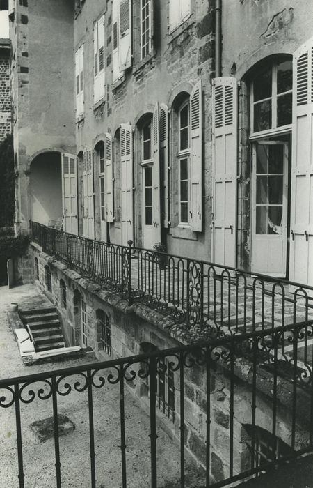 Hôtel Jerphanion-Cambacérès : Façade ouest, vue partielle