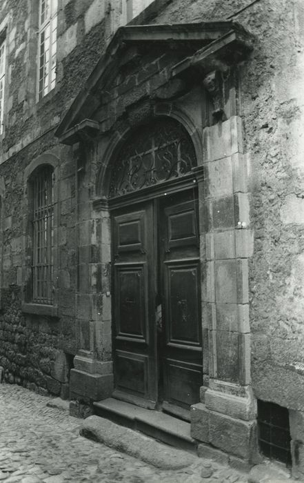 Hôtel Jerphanion-Cambacérès : Porte d’accès sur rue, vue générale