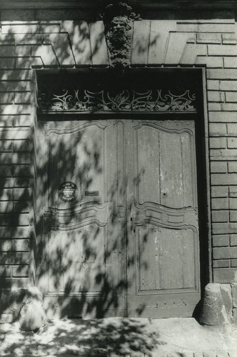 Hôtel Mailhet de Vachères : Portail d’accès rue Séguret, vuegénérale