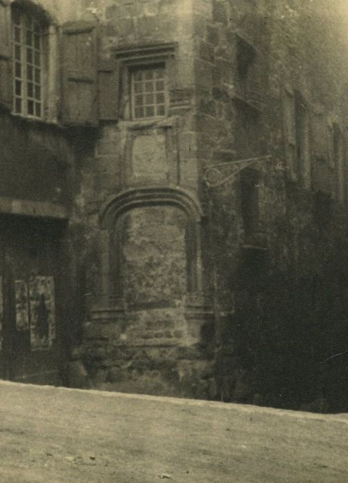 Hôtel de Chaumeils (ou hôtel Dulac de Fugères) : Vue partielle de la façade sur rue