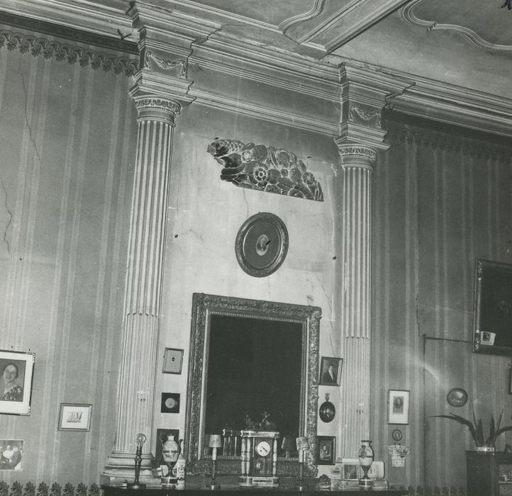 Ancien hôtel de Fillière de Charouhl : Rez-de-chaussée, salon, cheminée, vue partielle