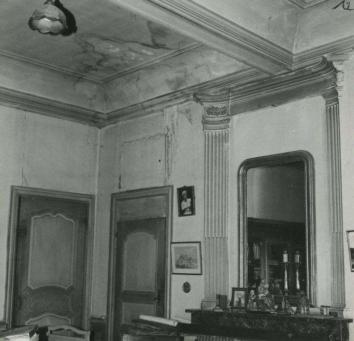 Ancien hôtel de Fillière de Charouhl : 1er étage, petit salon, vue partielle