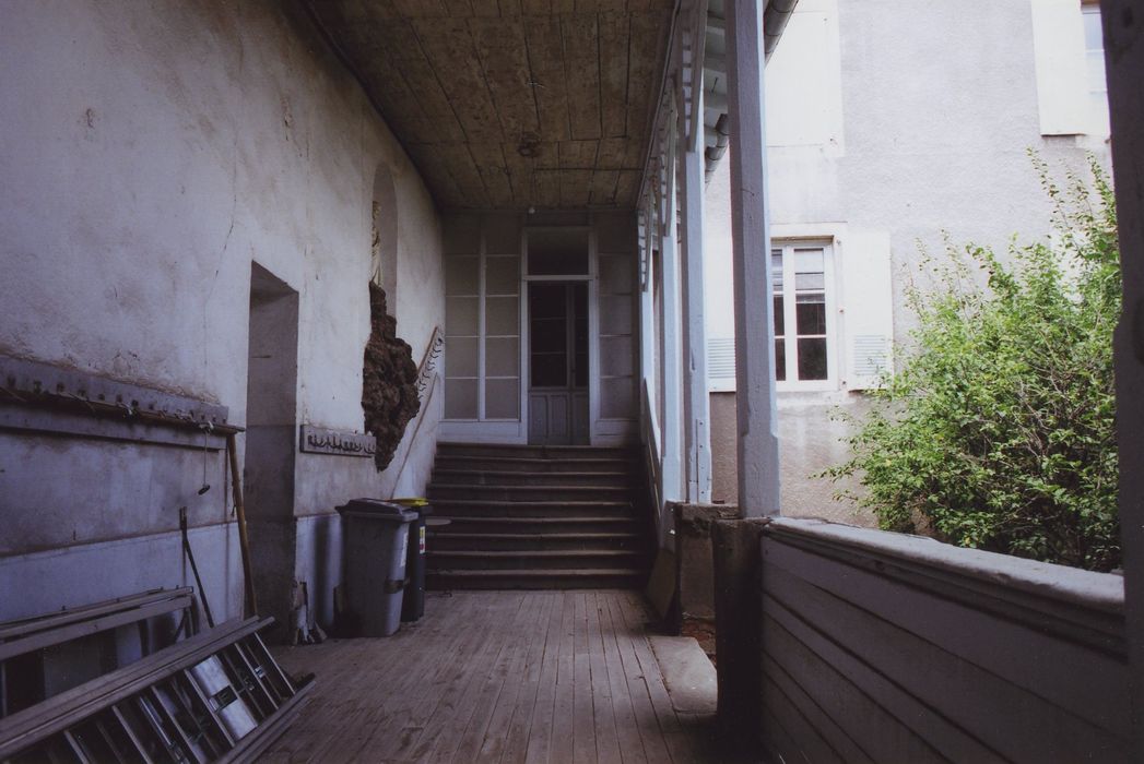 Manécanterie Notre-Dame (ancien Hôtel de Saint-Vidal) : Façade sud sur jardin, galerie, vue partielle