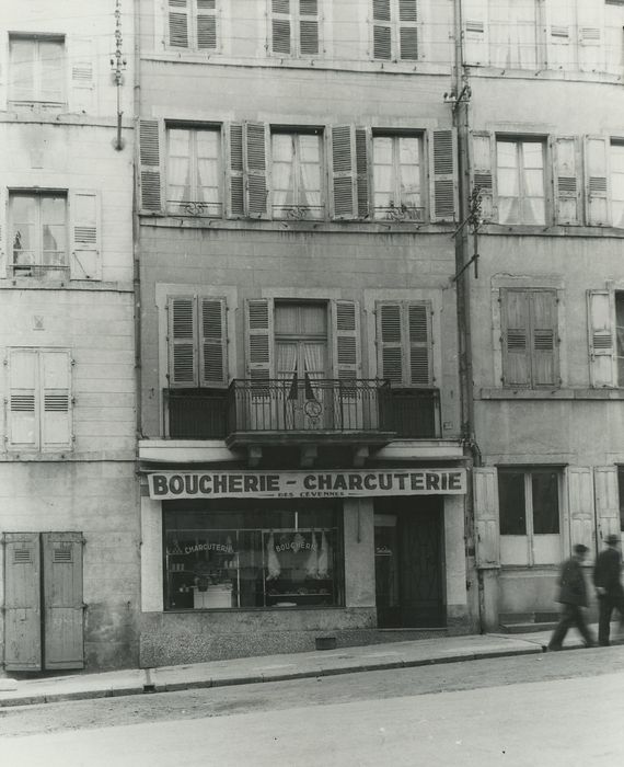 Salle de café de style Directoire (ancienne) : Façade sur rue, vue partielle