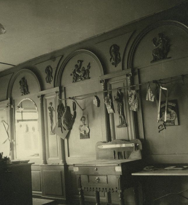 Salle de café de style Directoire (ancienne) : Vue partielle des décors