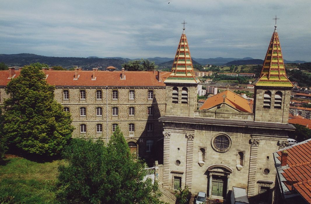 Ancienne église Saint-Georges, actuelle chapelle du grand séminaire : Façade occidentale, vue générale