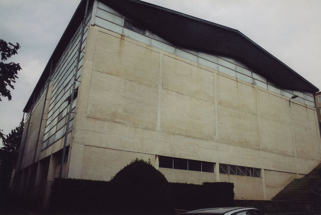 Eglise Sainte-Thérèse du Val-Vert : Façade sud, vue générale