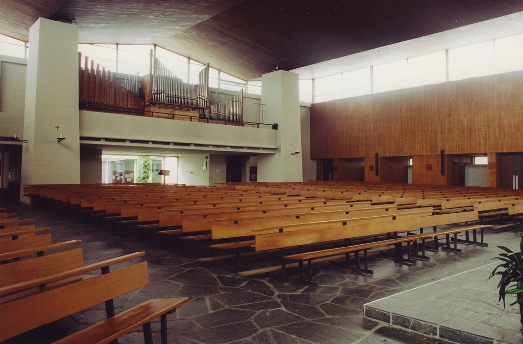 Eglise Sainte-Thérèse du Val-Vert : Nef, vue générale