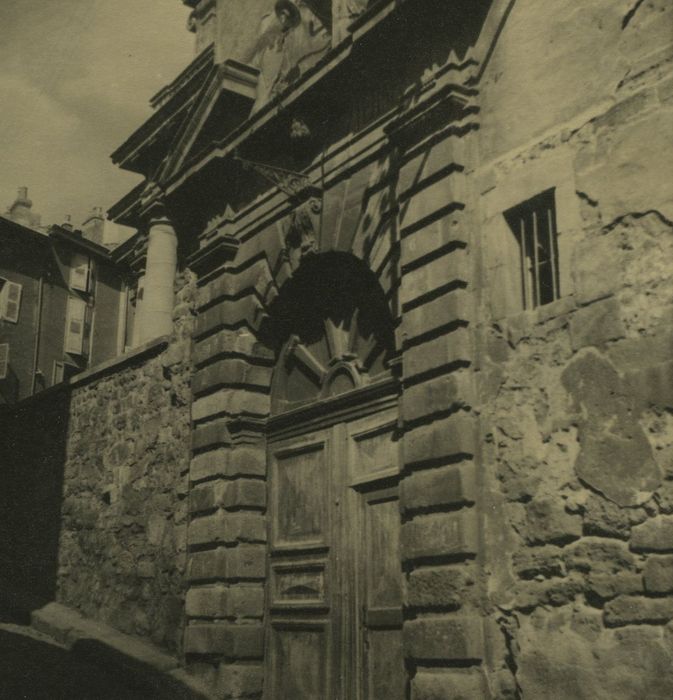 Ancien collège royal, actuellement lycée Charles et Adrien Dupuy : Portail rue du Bessat, vue partielle