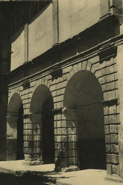 Ancien collège royal, actuellement lycée Charles et Adrien Dupuy : Cloître, galerie sud, vue partielle