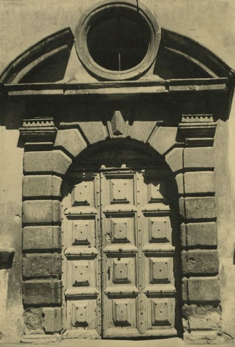 Ancien collège royal, actuellement lycée Charles et Adrien Dupuy : Cour centrale, façade ouest, porte d’accès, vue générale