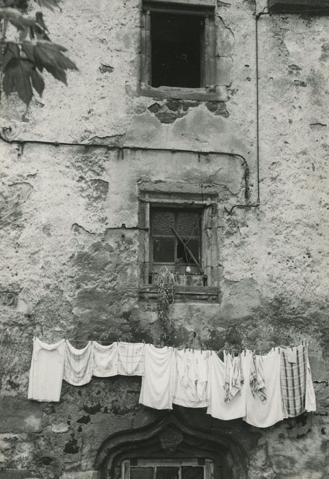 Parties subsistantes de l'ancienne commanderie Saint-Jean-de-Jérusalem : Façade sud, vue partielle