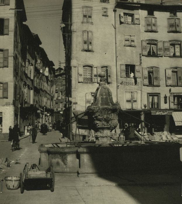 Fontaine du Plot, dite de la Bedoyre, vue générale