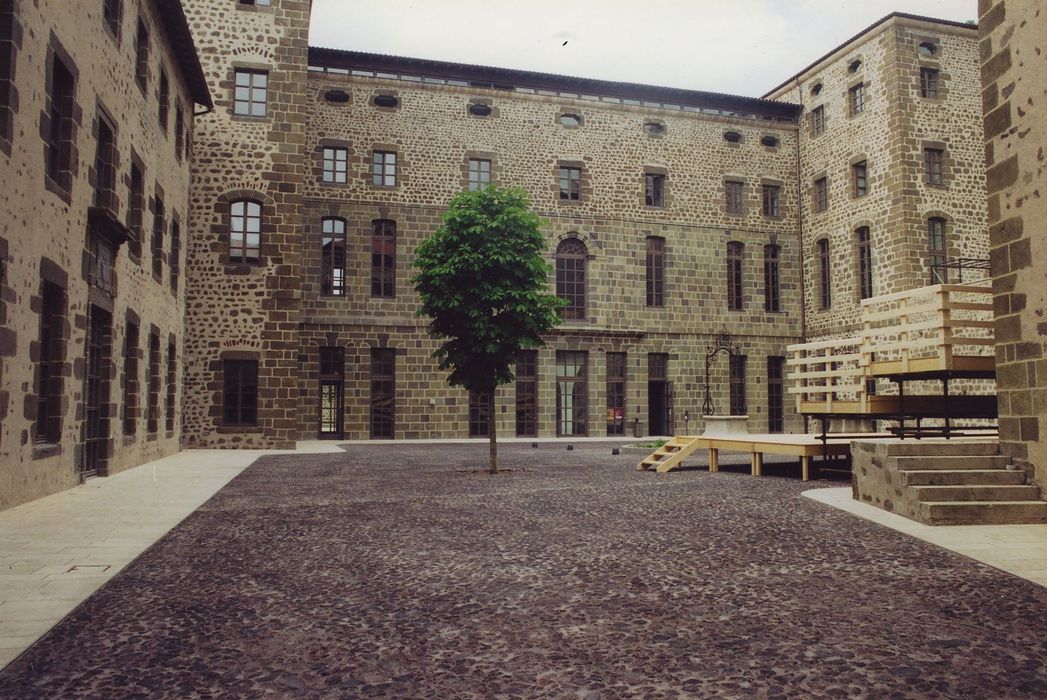 Hôpital Général : Ensemble sud sur cour, vue générale