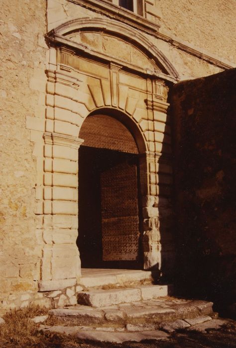 Château de Rustrel : Porte d’accès sud, vue générale