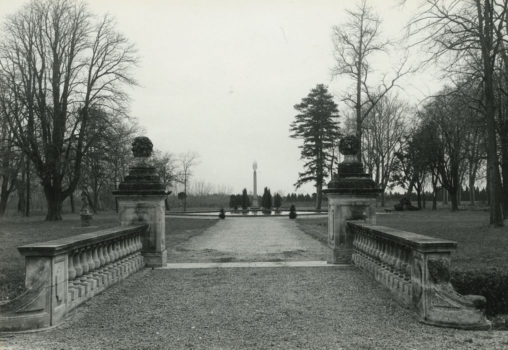 Château de Tourreau : Perspective sud, vue générale