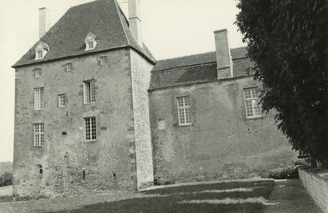 Château de Vevres : Façade nord, vue partielle