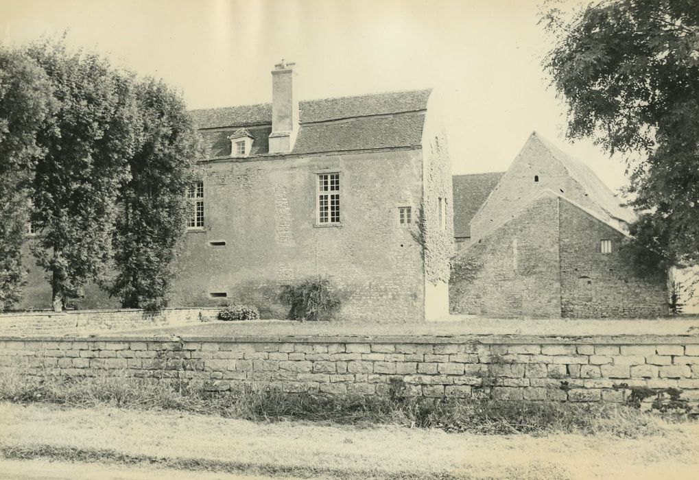 Château de Vevres : Façade nord, vue partielle