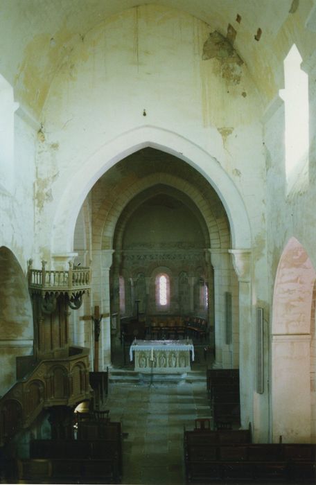 Eglise : Nef, vue partielle