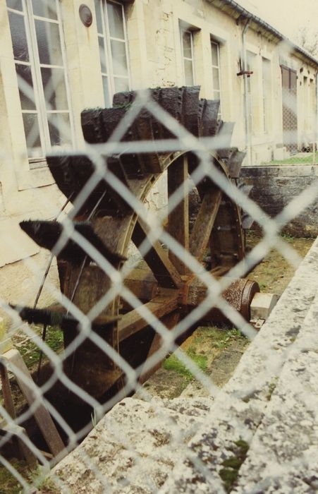 Forges royales de la Chaussade (anciennes) : Roue de l’ancienne menuiserie, vue générale