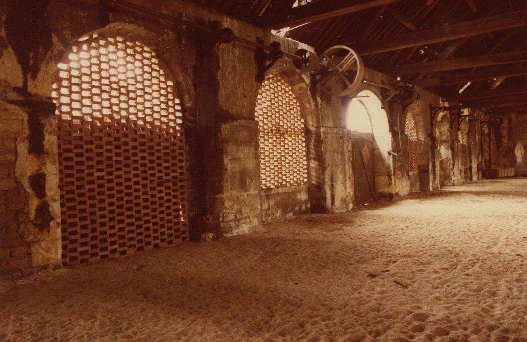 Forges royales de la Chaussade (anciennes) : Bâtiment des grosses chaînes, vue partielle de l’espace intérieur