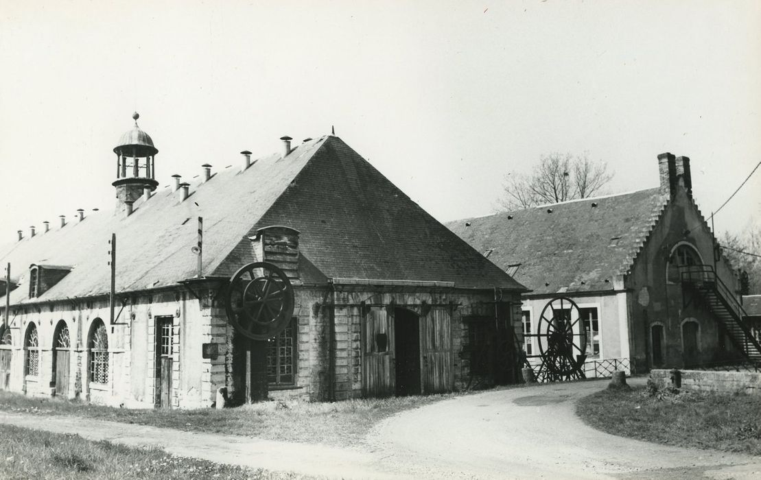 Forges royales de la Chaussade (anciennes) : Bâtiment des grosses chaînes, vue partielle de l’espace intérieur